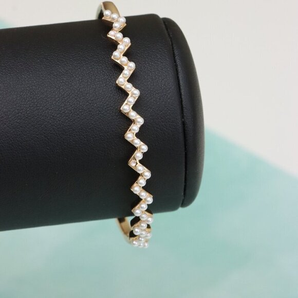 Elegant Rose Gold Zigzag Pearl Bangle with Modern Chic Appeal, XPBL0464 - Picture 7 of 11